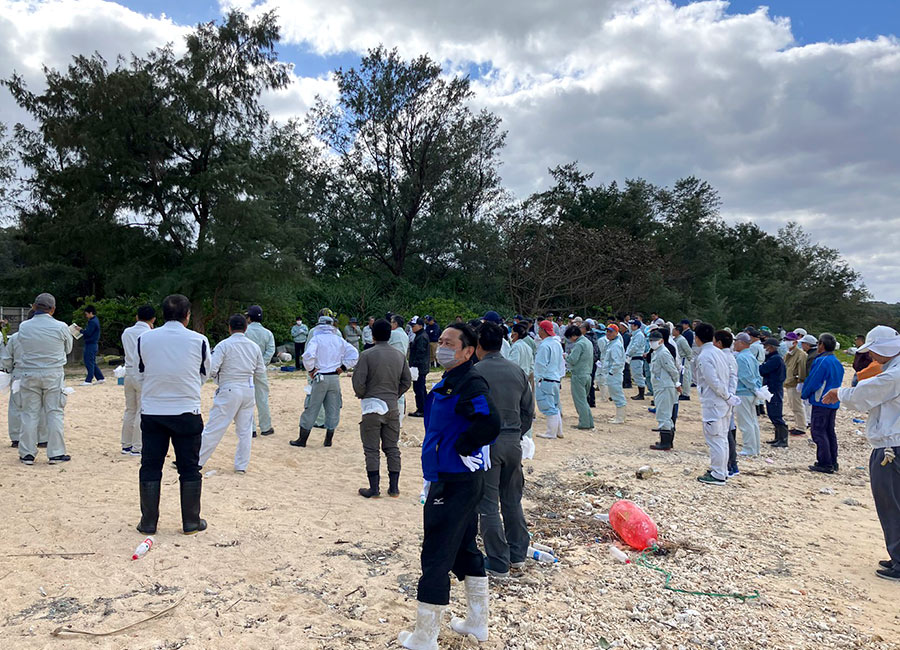 海岸清掃活の様子1